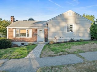 17 Badger Cir, Milton, MA 02186