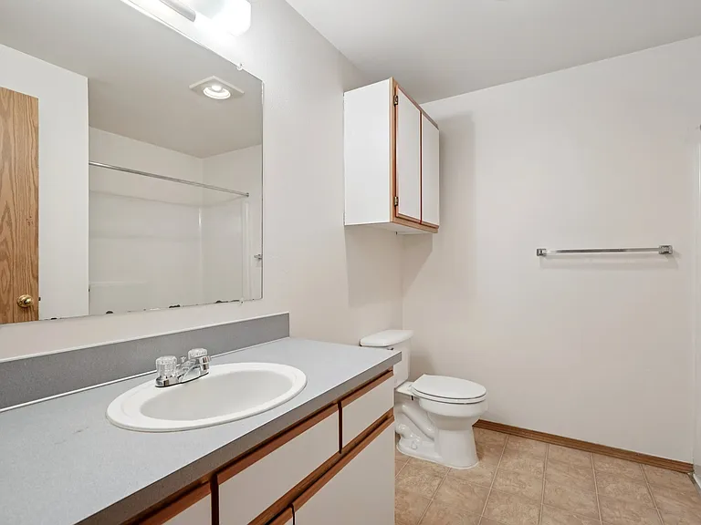 Valley Crest Apartments — Photo 6