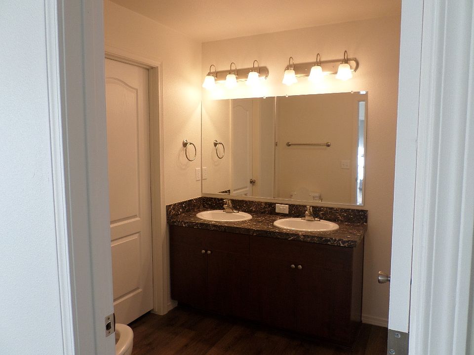 2nd image of 2915 Lupine Ln #343