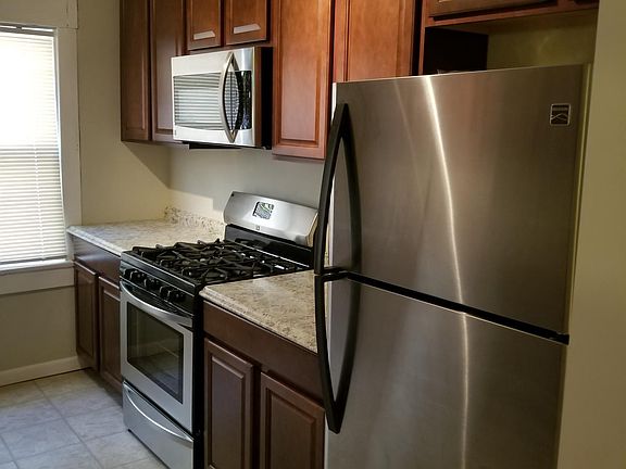 3rd image of 37 Crestwood Ave