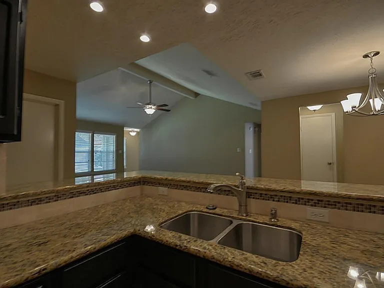5831 Culross Close — Photo 7