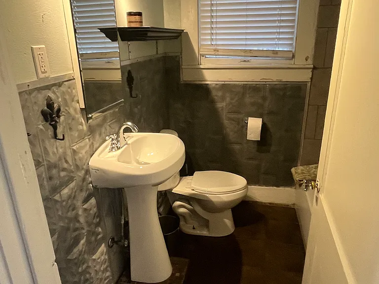 1207 McCullough Ave — Photo 8