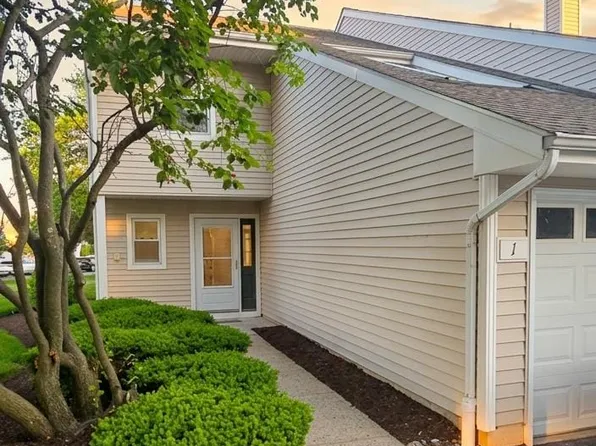 1 Woodmere Dr, Parlin, NJ 08859