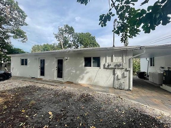 3rd image of 319 SW 12th Court