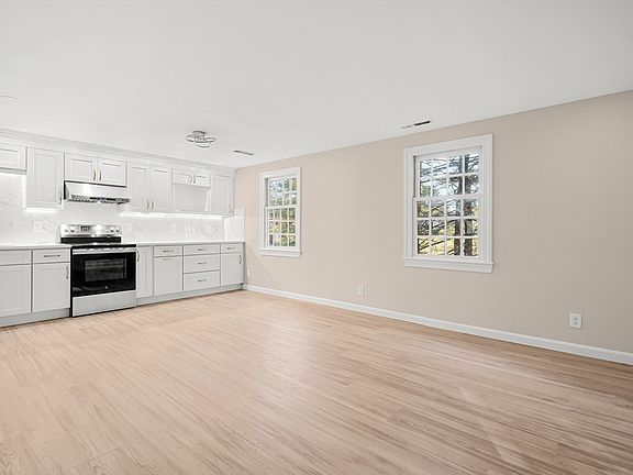 4th image of 4 Jericho Rd #4C
