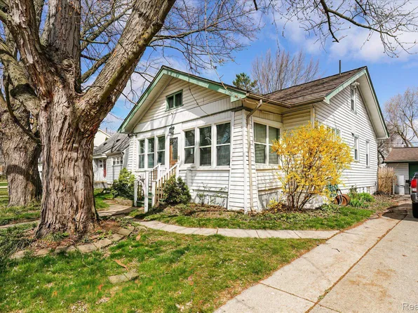 2210 Cambridge Rd, Berkley, MI 48072