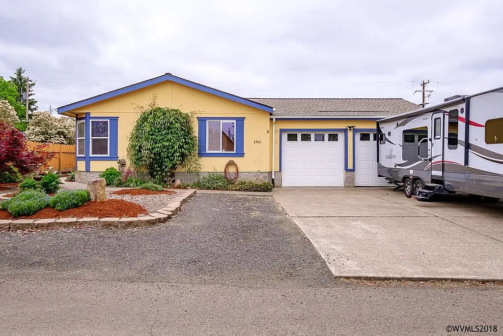 1730 Park Ter NW photo 1