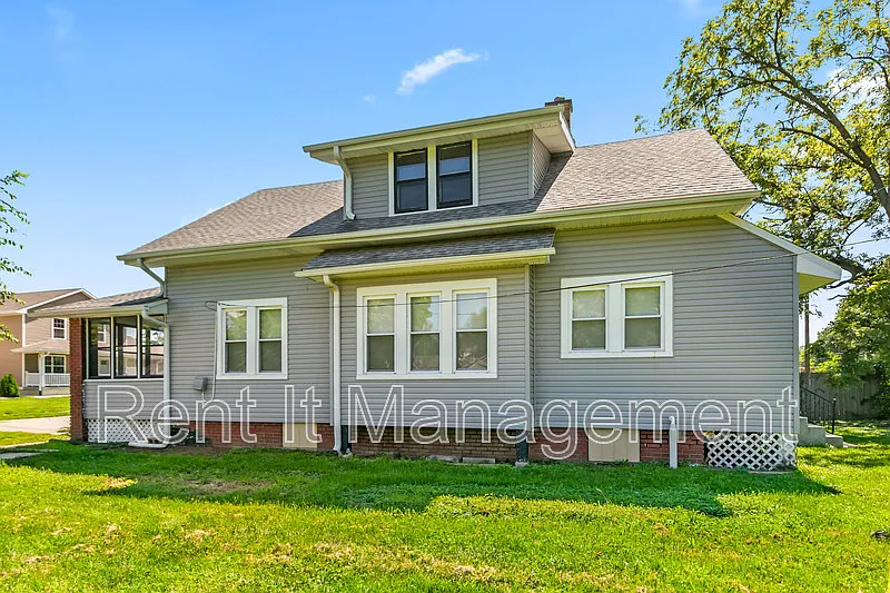 2 bed, 1.0 bath, 960 sqft, $1,300 — Photo 3