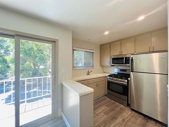 4th image of 1530 Bath St APT 2