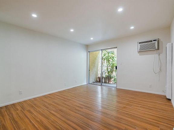 3rd image of 365 Burchett St Unit 106