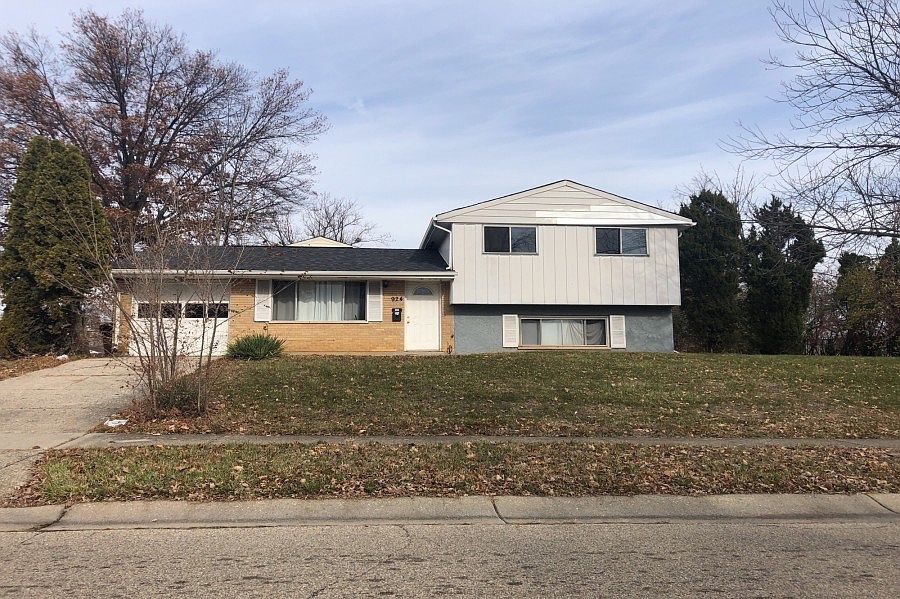 1st image of 924 Gretna Ln