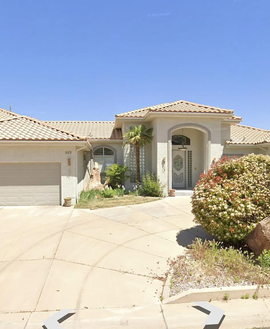 989 E Summit Ridge Dr — Photo 1