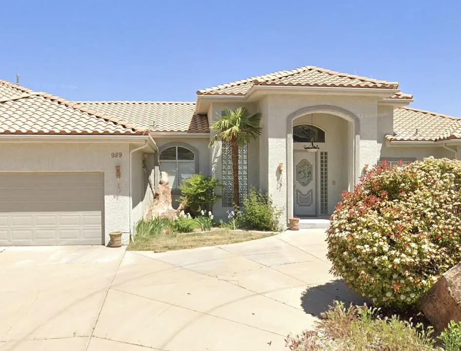 989 E Summit Ridge Dr #2
