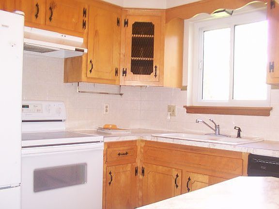 All kitchen appliances included 
