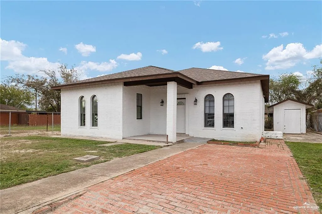 2 bed, 1.5 bath, 1618 sqft, $1,200 — Photo 1