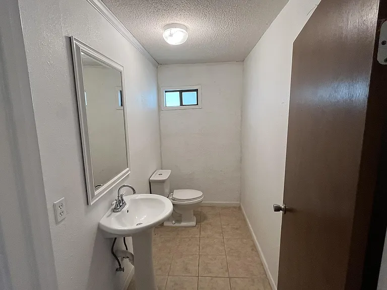 310 S Val Verde Rd — Photo 35