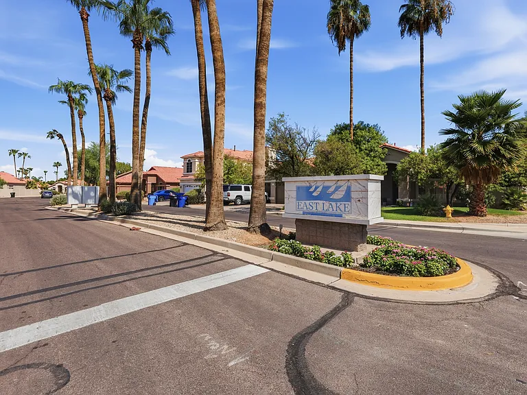 1274 E Lake Dr — Photo 45