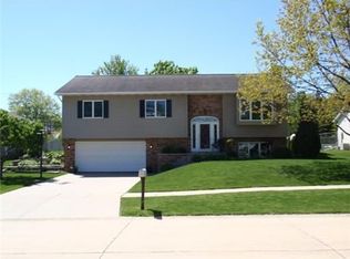 2123 Cherry Ln NE, Cedar Rapids, IA 52402
