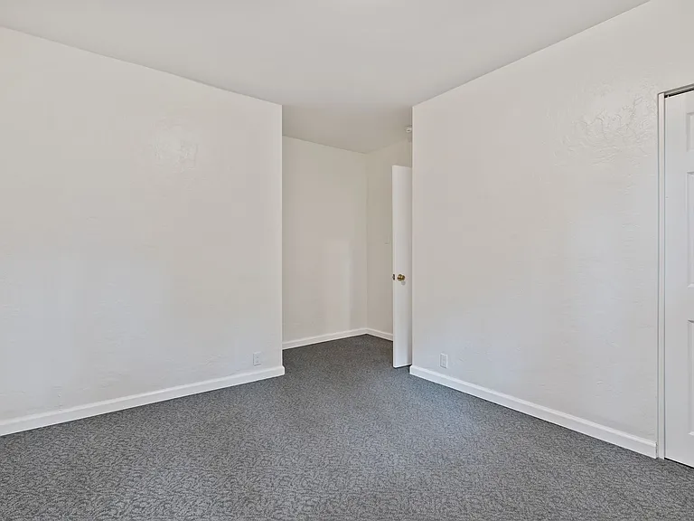 Charming & Fully Updated 2 Bed/1 Bath Home In Heart Of Beechview — Photo 16