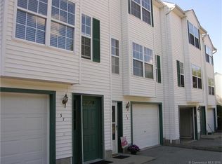 35 Thames Height Ln, Groton, CT 06340