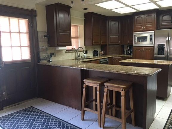 4th image of 1095 Burney Ln