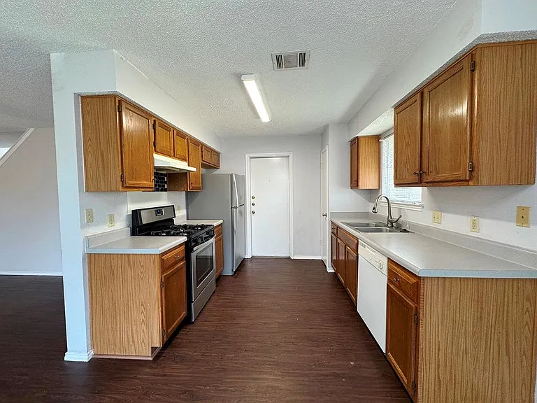 14009 Maricella Ln — Photo 10