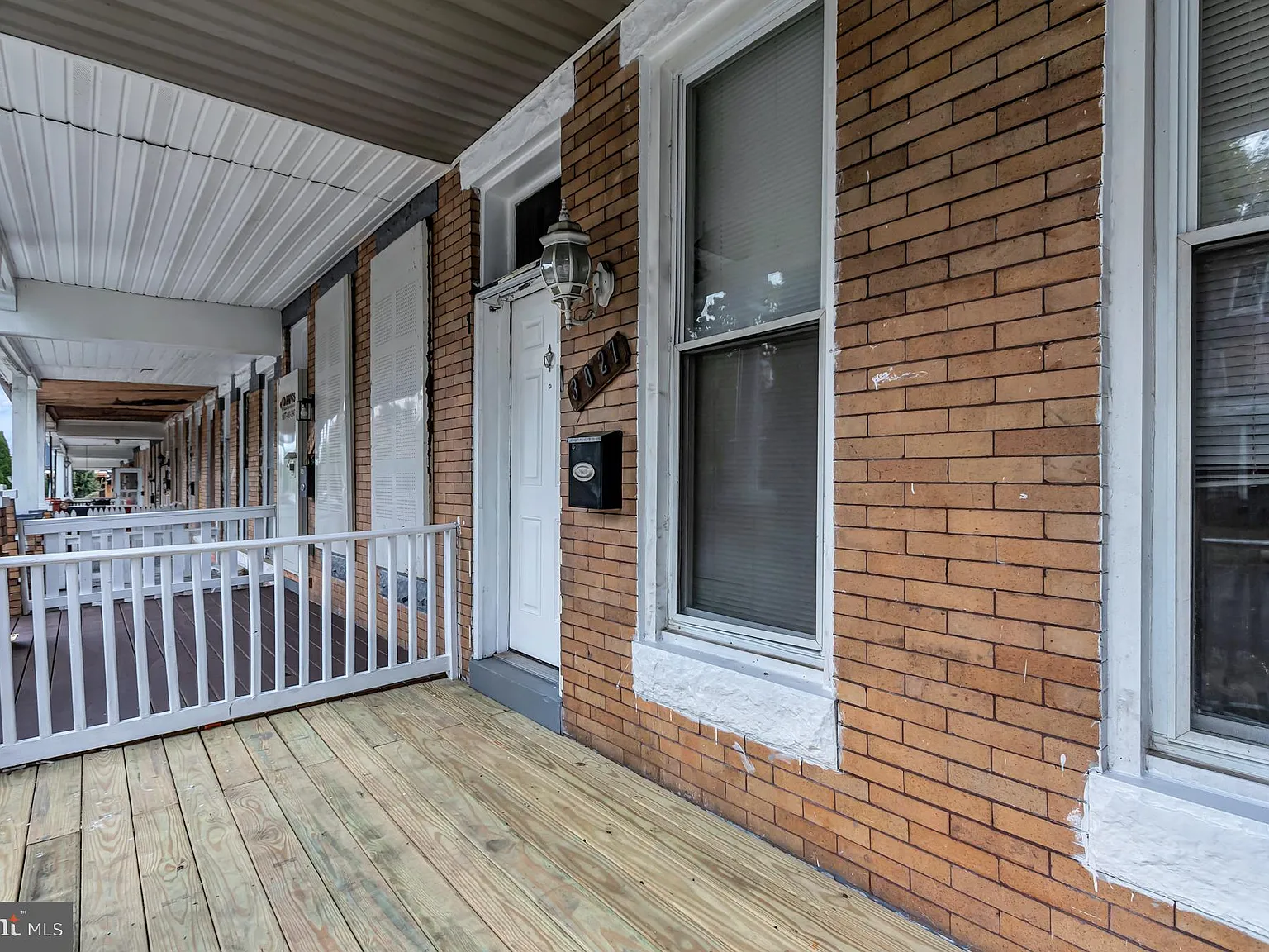 3 bed, 2.0 bath, 2004 sqft, $1,800 — Photo 2
