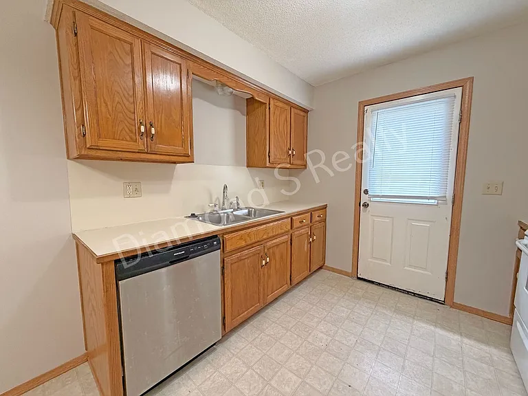 1442 / 1444 W Rainey Duplex — Photo 7