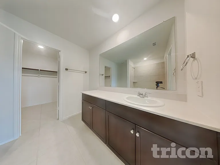 700 Odlozil Ln — Photo 10