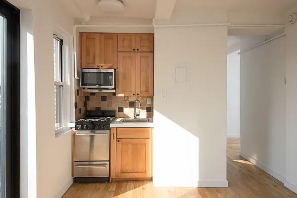 Rented by Astir Realty LLC | media 26