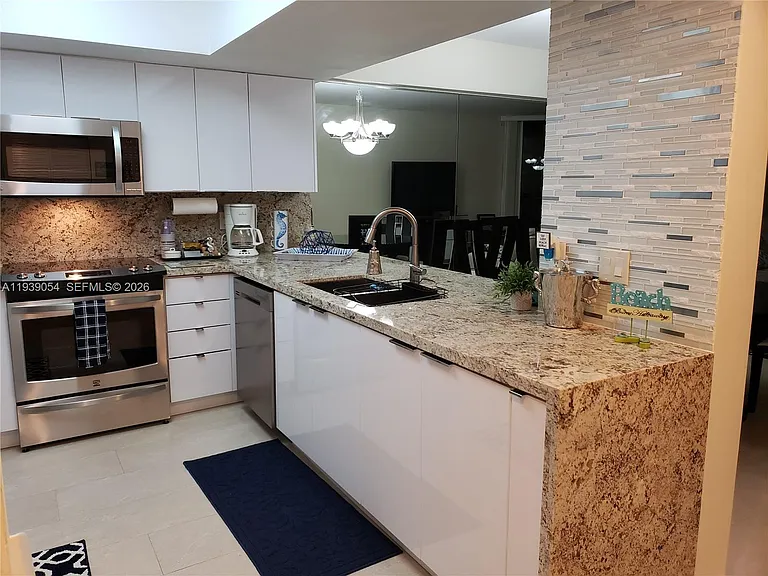 17375 Collins Ave #906 — Photo 8