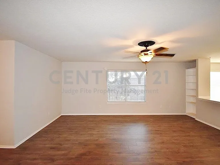 217 Silver Spur Dr — Photo 3