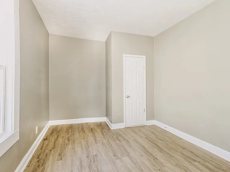 247872_027_bedroom_13510457.jpg
