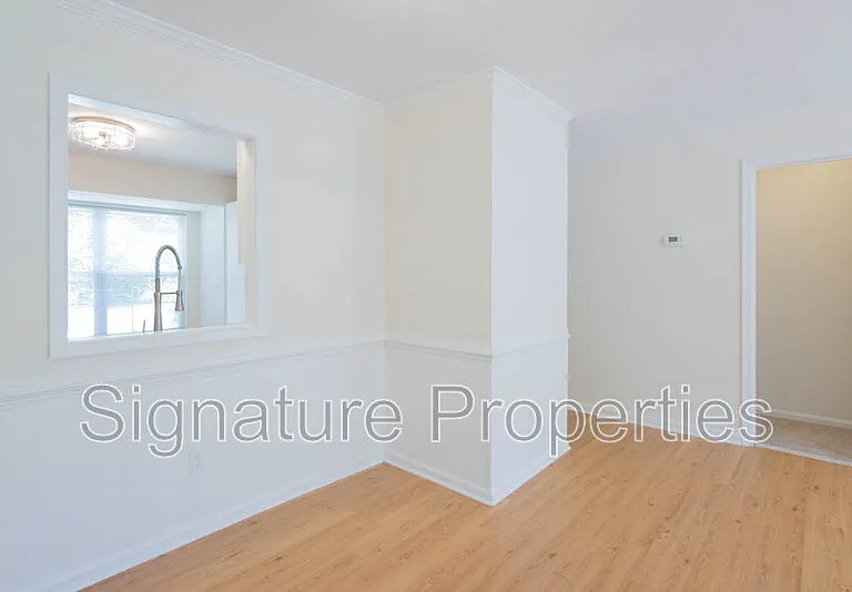 405 Lakeview Ct — Photo 9