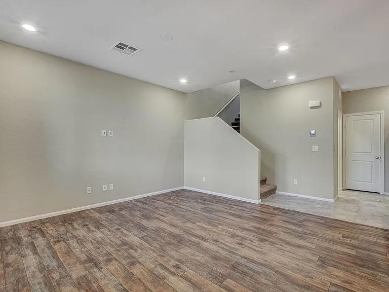 2806 Alenga St — Photo 10