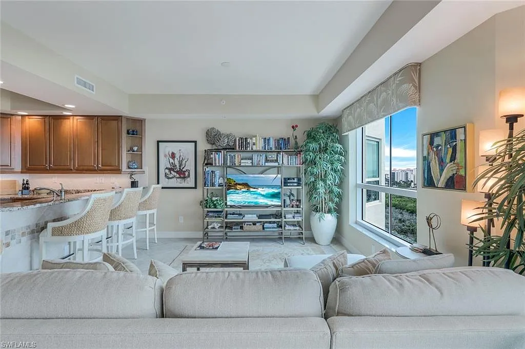 3 bed, 3.5 bath, 2609 sqft, $21,000 — Photo 4