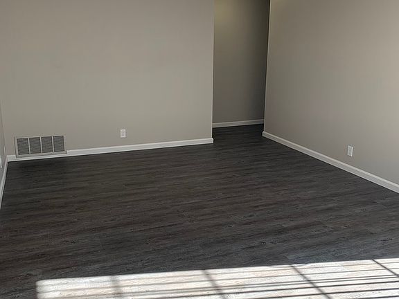 3rd image of 482 Westlake Dr