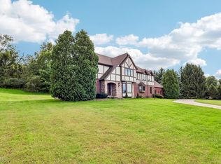 4700 Barnsleigh Dr, Akron, OH 44333