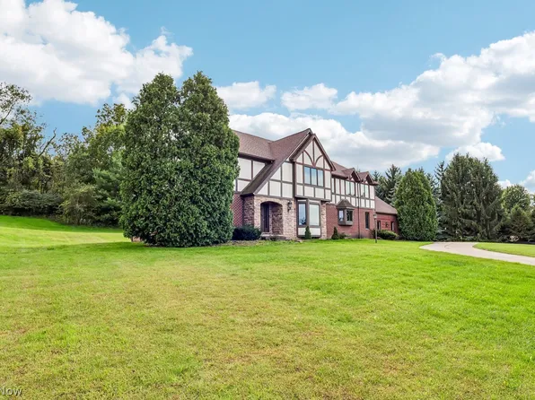 4700 Barnsleigh Dr, Akron, OH 44333