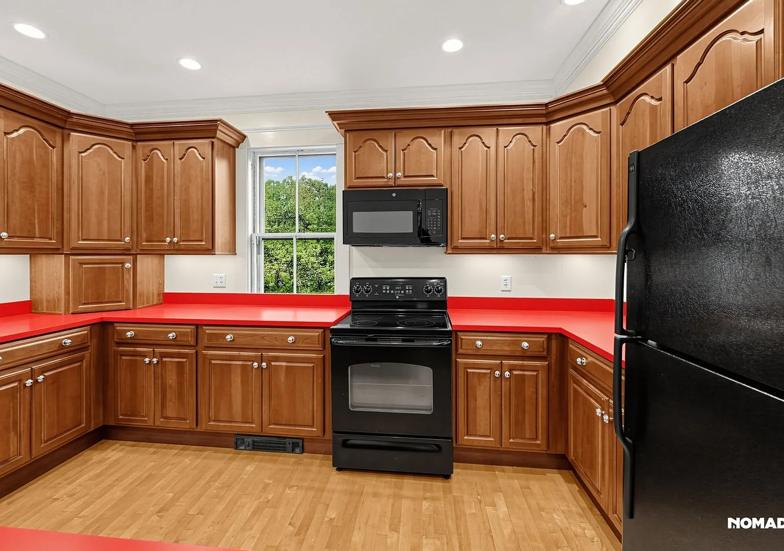 Spacious 6BR House in Fitchburg — Photo 4