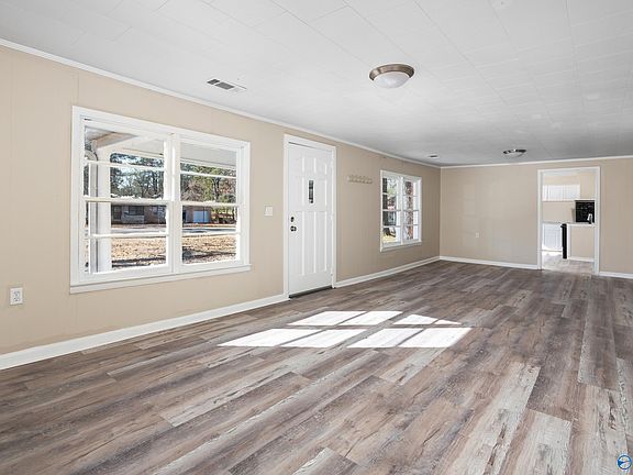5th image of 810 Tidmore St