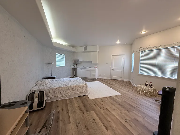 1527 Calle Cristina — Photo 3