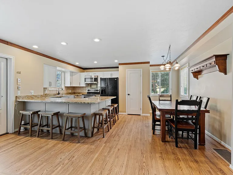 1649 E Michael Way — Photo 30