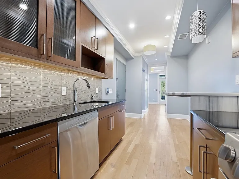 604 Adams St #4 — Photo 8