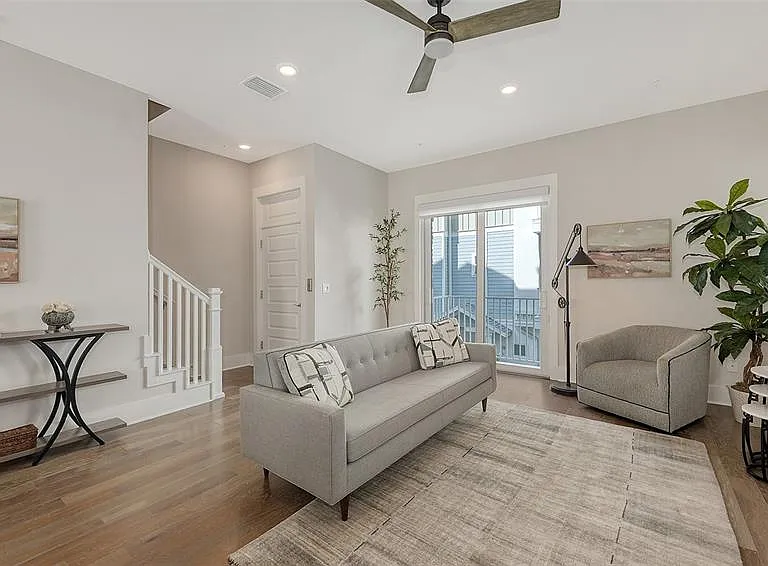 512 Laurel Park Dr — Photo 10