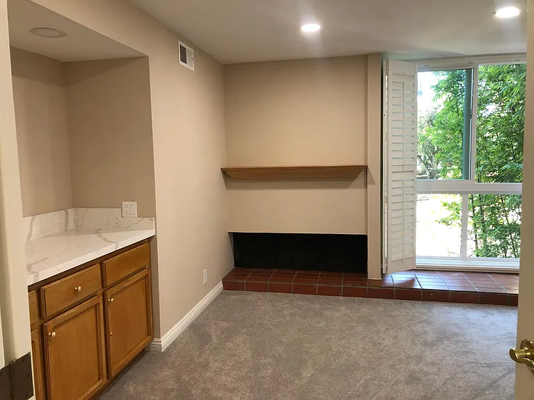 552 N Bellflower Blvd — Photo 14