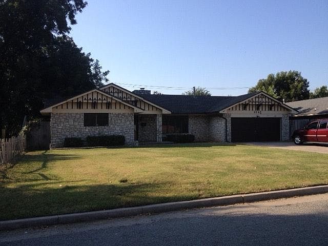 Nice large 3 bed, 2 living, fireplace, with wood floors, car