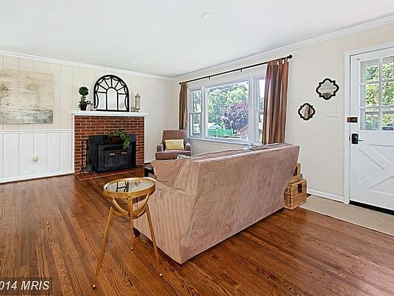 2nd image of 10716 Orchard St