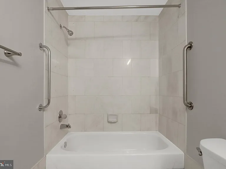 1211 S Eads St #1203 — Photo 22