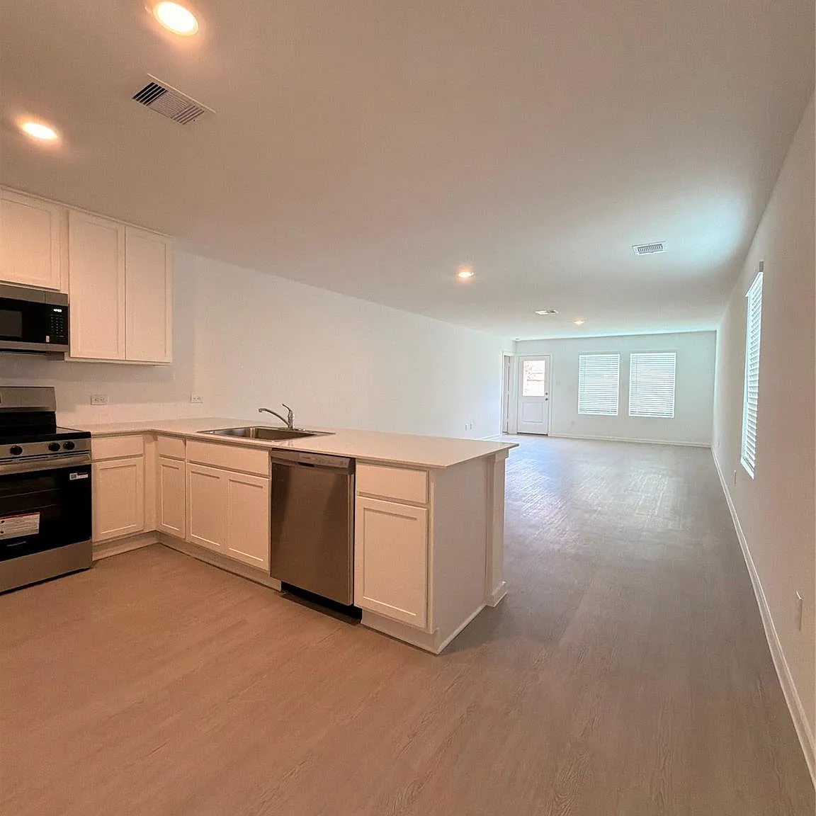 4 bed, 2.0 bath, 1607 sqft, $1,850 — Photo 3